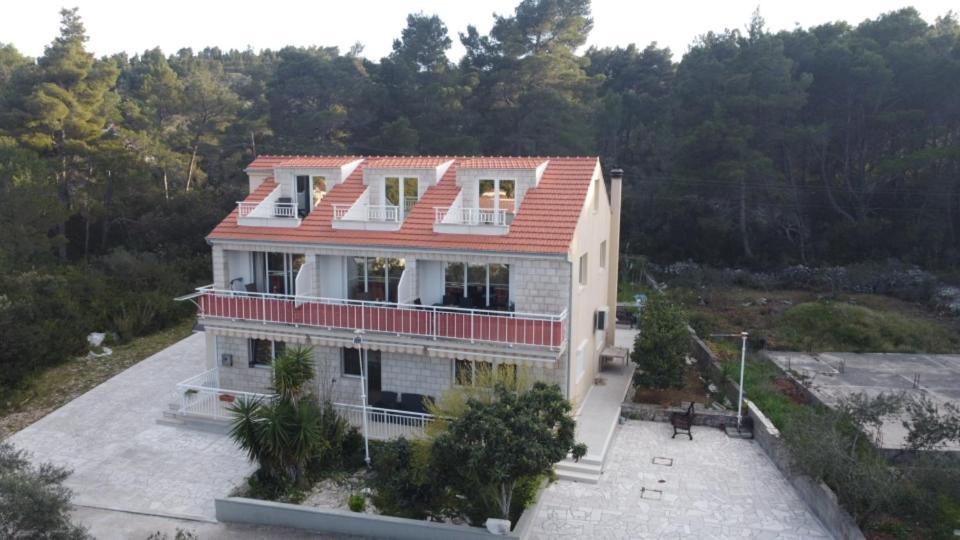 לומבארדה Luxury Apartments Oasis מראה חיצוני תמונה
